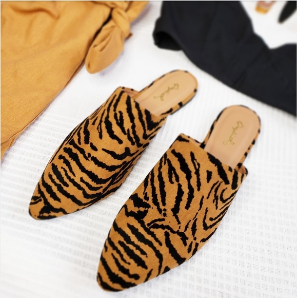 ποΈ//The Marcy// tiger stripes mule flat - Picture 6 of 7